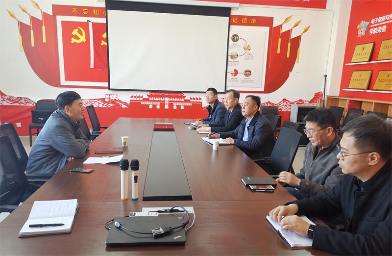 校领导到电子信息与传媒学院调研