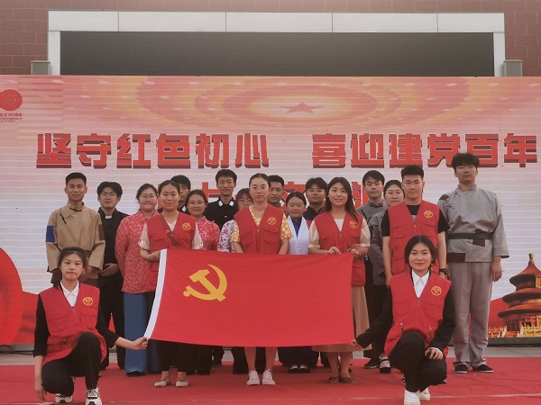 我校“大胡子的故事”进社区展演